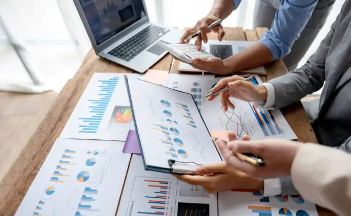 social-media-marketing-agency-process-tracking-analytics-reporting-693x426.jpg